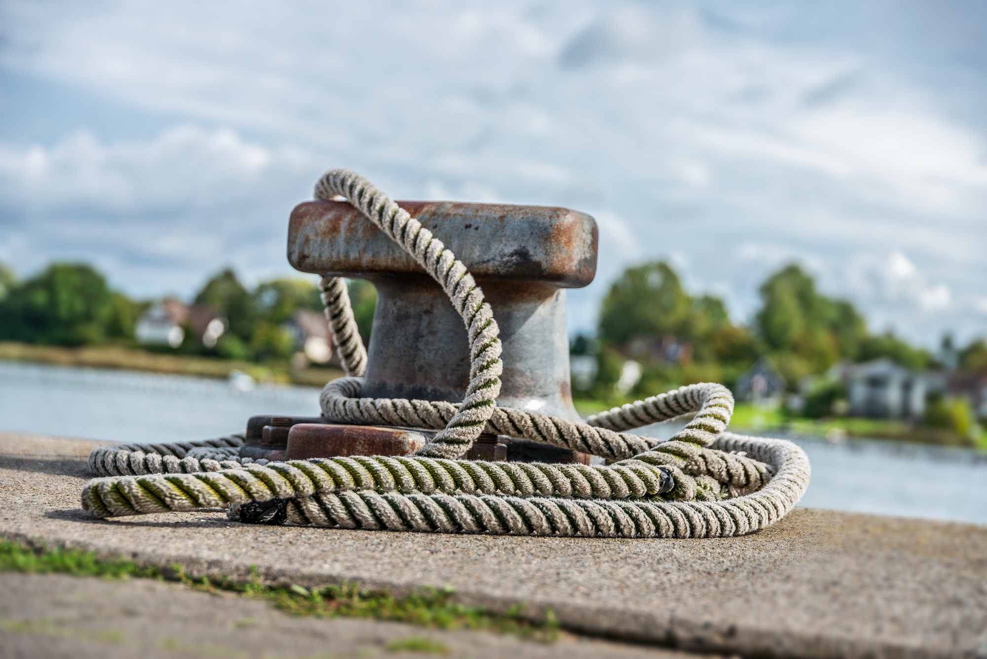 Dickes Seil an der Anlegestelle am Hafen Kappeln